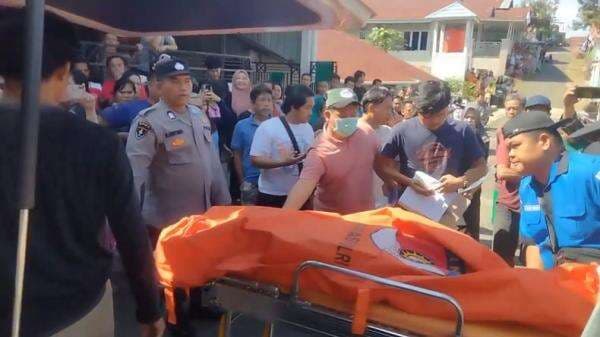 Kronologi Anak Bunuh Ibu Kandung di Bengkulu saat Salat, Kepala Dihantam Ulek lalu Ditikam Kronologi Anak Bunuh Ibu Kandung di Bengkulu saat Salat, Kepala Dihantam Ulek lalu Ditikam