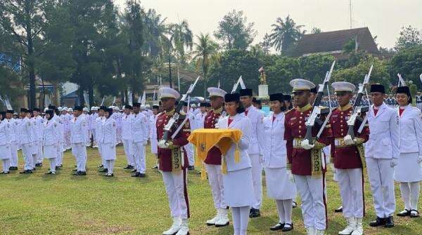 Mengintip Latihan Terakhir 76 Calon Paskibraka Sebelum Kibarkan Merah Putih di Istana Mengintip Latihan Terakhir 76 Calon Paskibraka Sebelum Kibarkan Merah Putih di Istana