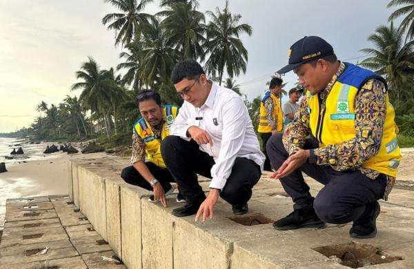 Waspada! Abrasi Ancam Jalan dan Sawah Warga Dekat Perbatasan Indonesia-Malaysia Waspada! Abrasi Ancam Jalan dan Sawah Warga Dekat Perbatasan Indonesia-Malaysia