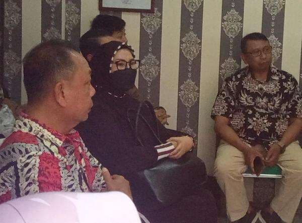 Pengajian Umi Cinta yang Janjikan Masuk Surga Bayar Rp1 Juta Diikuti Puluhan Jemaah Pengajian Umi Cinta yang Janjikan Masuk Surga Bayar Rp1 Juta Diikuti Puluhan Jemaah