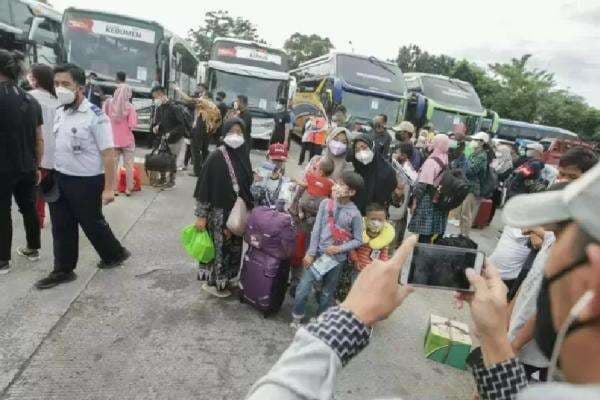 Pemprov DKI Buka Gelombang II Mudik Gratis Mulai Hari Ini, Tersedia 5.459 Kursi Kosong Pemprov DKI Buka Gelombang II Mudik Gratis Mulai Hari Ini, Tersedia 5.459 Kursi Kosong