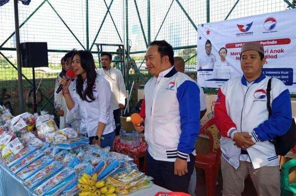 Pemuda Perindo Bagikan Alat Tulis ke Anak-anak Petamburan: Anak Lambang Masa Depan Pemuda Perindo Bagikan Alat Tulis ke Anak-anak Petamburan: Anak Lambang Masa Depan