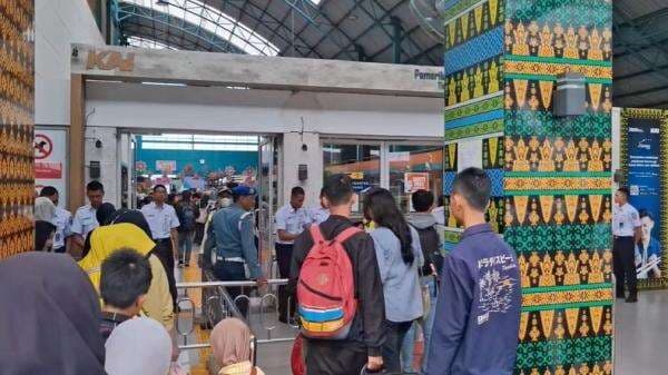 Arus Mudik di Stasiun Kertapati Palembang Mulai Meningkat, 67.192 Tiket Telah Terjual Arus Mudik di Stasiun Kertapati Palembang Mulai Meningkat, 67.192 Tiket Telah Terjual