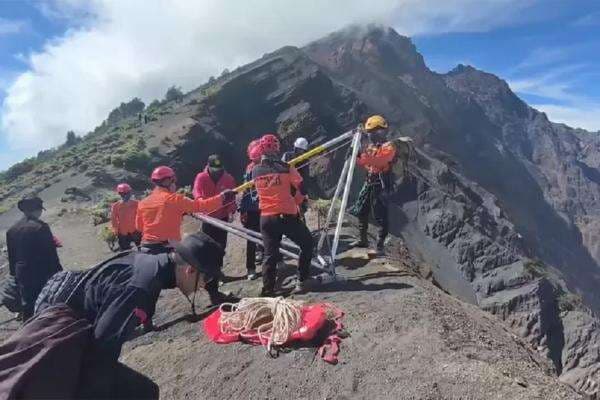 Pemulangan Jenazah Pendaki Asal Brasil yang Jatuh di Rinjani Tunggu Keputusan Keluarga Pemulangan Jenazah Pendaki Asal Brasil yang Jatuh di Rinjani Tunggu Keputusan Keluarga