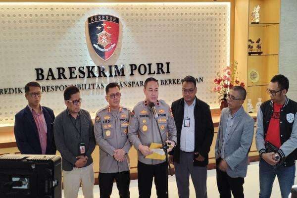 Penahanan Mahasiswi Pembuat Meme AI Prabowo-Jokowi Ditangguhkan, Polisi: Agar Bisa Lanjutkan Kuliah Penahanan Mahasiswi Pembuat Meme AI Prabowo-Jokowi Ditangguhkan, Polisi: Agar Bisa Lanjutkan Kuliah