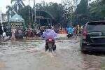 Penampakan Banjir di Jalan Sekitar Stasiun Tanjung Barat