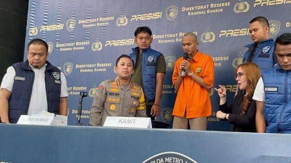 Penampakan Galih Loss usai Jadi Tersangka Kasus Penistaan Agama Penampakan Galih Loss usai Jadi Tersangka Kasus Penistaan Agama