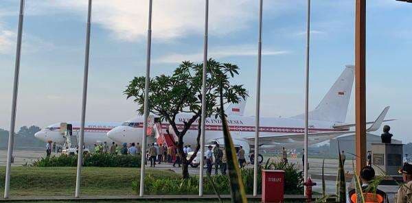 Pesawat Presiden Disorot Gegara Ganti Warna Cat, Hasan Nasbi Belum Tahu Alasannya Pesawat Presiden Disorot Gegara Ganti Warna Cat, Hasan Nasbi Belum Tahu Alasannya