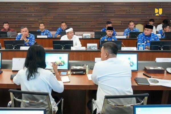 Penanggulangan Banjir, Kementerian ATR dan Pemprov Jabar Sepakat Tertibkan Permukiman Pinggir Sungai Penanggulangan Banjir, Kementerian ATR dan Pemprov Jabar Sepakat Tertibkan Permukiman Pinggir Sungai