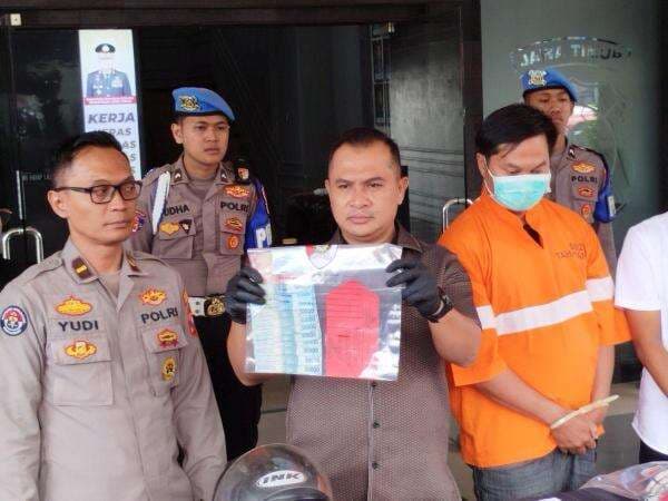 Liburan ke Malang, Pria Asal Jember Ini Malah Bobol Sejumlah Toko Kelontong Liburan ke Malang, Pria Asal Jember Ini Malah Bobol Sejumlah Toko Kelontong