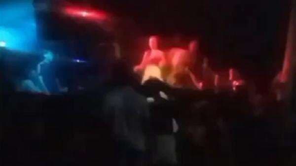 Tolak Dibubarkan Warga, Acara Musik Diiringi Penari Seksi Dekat Masjid di Asahan Nyaris Ricuh Tolak Dibubarkan Warga, Acara Musik Diiringi Penari Seksi Dekat Masjid di Asahan Nyaris Ricuh