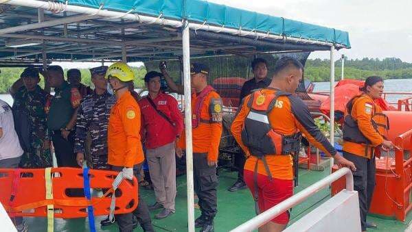 Update! Long Boat DPRD Mentawai Terbalik, 1 Orang Masih Hilang Update! Long Boat DPRD Mentawai Terbalik, 1 Orang Masih Hilang
