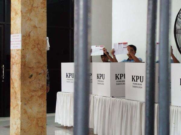 3 Teroris Ikut Nyoblos di TPS Khusus Lapas Malang, Dijaga Ketat Aparat 3 Teroris Ikut Nyoblos di TPS Khusus Lapas Malang, Dijaga Ketat Aparat