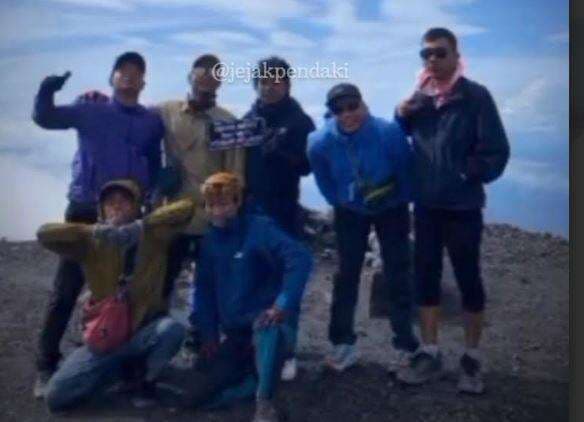 Penampakan 7 Pendaki Nekat Naik Gunung Semeru, TNBTS: Kita akan Blacklist Penampakan 7 Pendaki Nekat Naik Gunung Semeru, TNBTS: Kita akan Blacklist