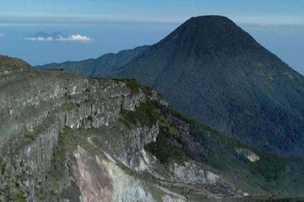 Pendakian ke Gunung Gede Pangrango Ditutup Imbas Peningkatan Gempa Vulkanik Pendakian ke Gunung Gede Pangrango Ditutup Imbas Peningkatan Gempa Vulkanik