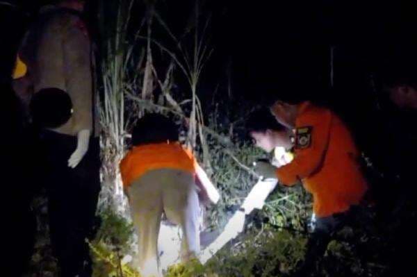 Penebang Tewas di Ladang Tebu Mojokerto, Penyebab Kematian Diselidiki Penebang Tewas di Ladang Tebu Mojokerto, Penyebab Kematian Diselidiki