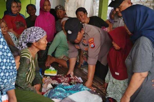 Niat Cari Rumput, Warga Sampang Temukan Bayi Prematur dalam Kardus Niat Cari Rumput, Warga Sampang Temukan Bayi Prematur dalam Kardus