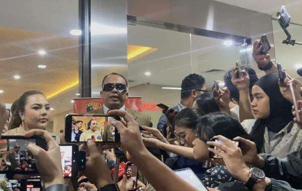 Pengacara Lisa Mariana: Tes DNA Hari Ini, Apa Pun Itu Kita Jalani Dulu Pengacara Lisa Mariana: Tes DNA Hari Ini, Apa Pun Itu Kita Jalani Dulu