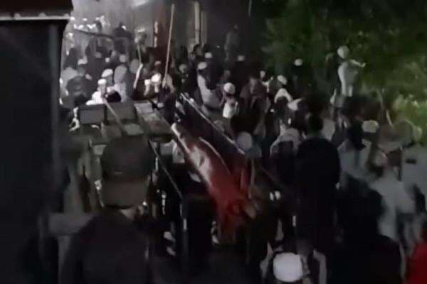 Pengajian Habib Rizieq di Pemalang Rusuh, 5 Orang Luka-luka Pengajian Habib Rizieq di Pemalang Rusuh, 5 Orang Luka-luka