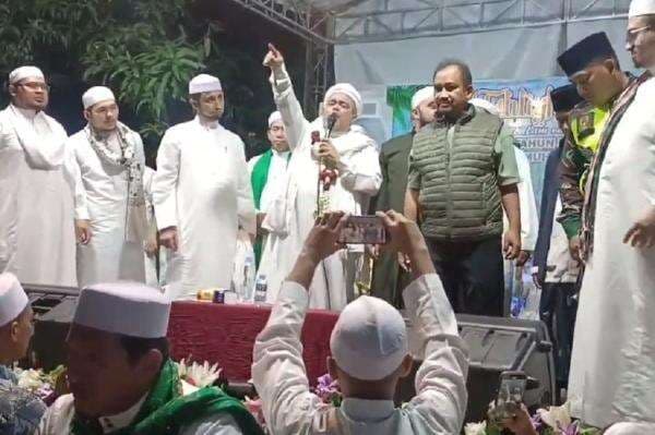 Pengajian Habib Rizieq di Pemalang Ricuh, 2 Massa Bentrok Berujung 5 Orang Luka Pengajian Habib Rizieq di Pemalang Ricuh, 2 Massa Bentrok Berujung 5 Orang Luka