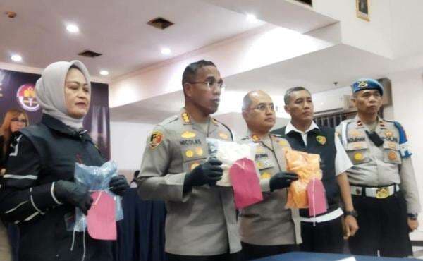 Pasutri Penganiaya Balita di Jaktim Ditetapkan Tersangka, Polisi: Sempat Kabur karena Viral Pasutri Penganiaya Balita di Jaktim Ditetapkan Tersangka, Polisi: Sempat Kabur karena Viral