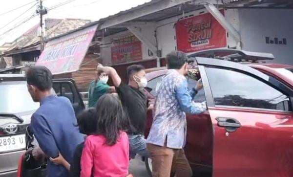 Hendak Akad Nikah, Pengantin Pria Dibacok Kawanan OTK, Satu Pelaku Bawa Senpi Hendak Akad Nikah, Pengantin Pria Dibacok Kawanan OTK, Satu Pelaku Bawa Senpi