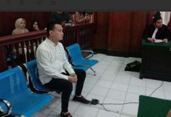 Ivan Sugianto yang Paksa Siswa Sujud dan Menggonggong Divonis 9 Bulan Penjara Ivan Sugianto yang Paksa Siswa Sujud dan Menggonggong Divonis 9 Bulan Penjara