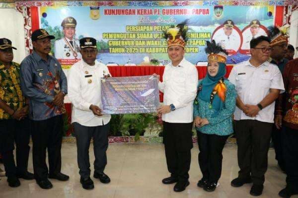 Pj Gubernur Papua Agus Fatoni Kunker ke Waropen, Beri Bantuan Pembangunan Bandara Botawa Pj Gubernur Papua Agus Fatoni Kunker ke Waropen, Beri Bantuan Pembangunan Bandara Botawa