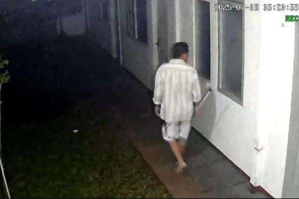 Kronologi Penjaga Indekos Bolak-balik di Depan Kamar Arya Diplomat Kemlu, Ini Tujuannya Kronologi Penjaga Indekos Bolak-balik di Depan Kamar Arya Diplomat Kemlu, Ini Tujuannya