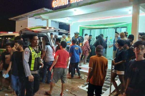 Tragedi Pagar Roboh Final Karapan Sapi se-Madura di Sumenep, 1 Penonton Tewas Tragedi Pagar Roboh Final Karapan Sapi se-Madura di Sumenep, 1 Penonton Tewas