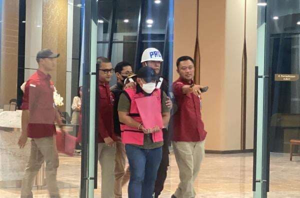 Pentolan Buzzer yang Bantu Rintangi Penyidikan Sejumlah Perkara Korupsi Dibayar Hampir Rp1 Miliar Pentolan Buzzer yang Bantu Rintangi Penyidikan Sejumlah Perkara Korupsi Dibayar Hampir Rp1 Miliar