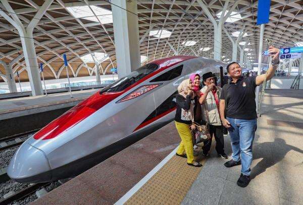 Penumpang Harian Whoosh Cetak Rekor Baru Tembus 25.316 Penumpang Harian Whoosh Cetak Rekor Baru Tembus 25.316