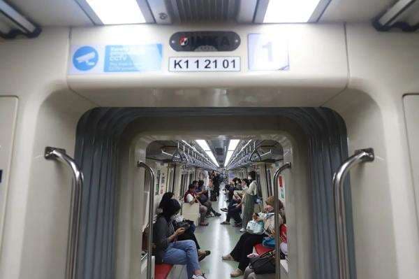 Penumpang LRT Jabodebek Boleh Buka Puasa di Kereta, Ini Aturannya Penumpang LRT Jabodebek Boleh Buka Puasa di Kereta, Ini Aturannya