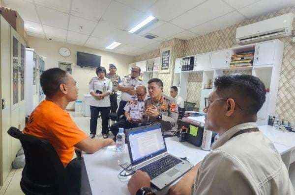 Lion Air Blacklist Pria Ngamuk Teriak Bom di Pesawat Rute Jakarta-Medan Lion Air Blacklist Pria Ngamuk Teriak Bom di Pesawat Rute Jakarta-Medan