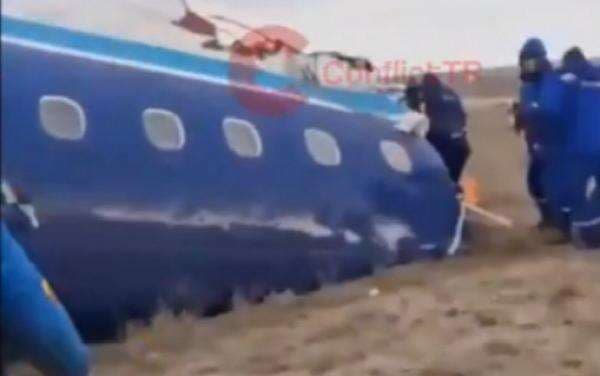 Viral Detik-Detik Penumpang Pesawat Azerbaijan Baca Syahadat Saat Kecelakaan hingga Berujung Selamat Viral Detik-Detik Penumpang Pesawat Azerbaijan Baca Syahadat Saat Kecelakaan hingga Berujung Selamat