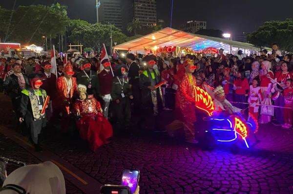 Penyandang Disabilitas Meriahkan Karnaval HUT ke-80 RI, Iringi Mobil Hias Kemensos Penyandang Disabilitas Meriahkan Karnaval HUT ke-80 RI, Iringi Mobil Hias Kemensos