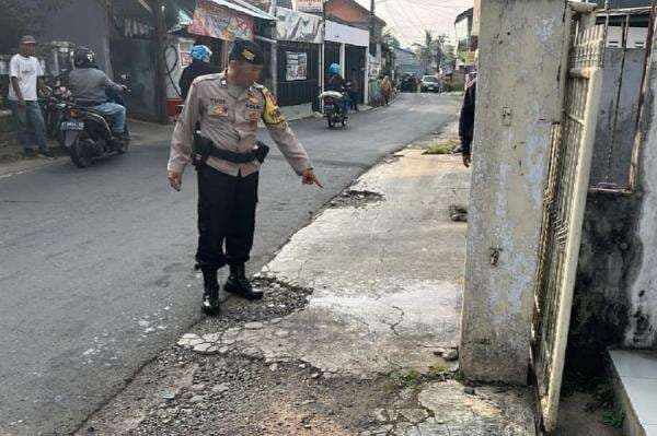 Pilu! Ibu dan Anak di Sukabumi Disiram Air Keras oleh OTK sampai Menjerit Kesakitan Pilu! Ibu dan Anak di Sukabumi Disiram Air Keras oleh OTK sampai Menjerit Kesakitan