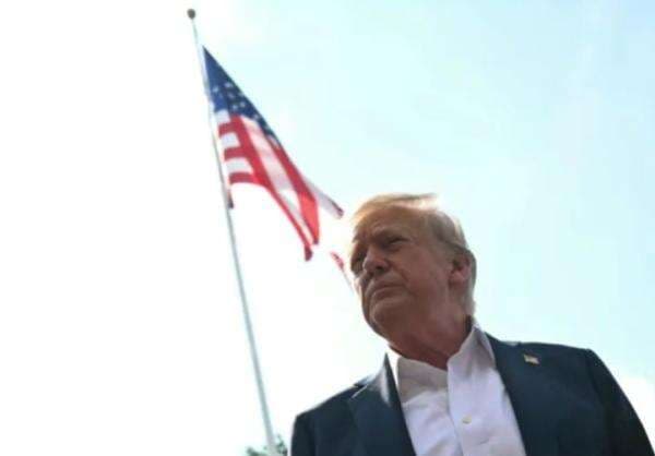 Perang Dagang Makin Sengit, Trump Siapkan Tarif Impor 30 untuk Eropa dan Meksiko Perang Dagang Makin Sengit, Trump Siapkan Tarif Impor 30 untuk Eropa dan Meksiko