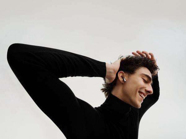 Perang Sunyi di Tengah Konser: Teknologi AI dan Dual Driver Huawei FreeBuds 6 yang Membunuh Kebisingan Perang Sunyi di Tengah Konser: Teknologi AI dan Dual Driver Huawei FreeBuds 6 yang Membunuh Kebisingan