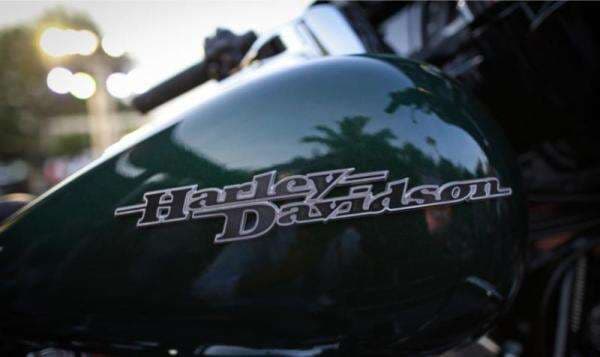 Perbandingan Pajak Motor Harley Davidson dan BMW Perbandingan Pajak Motor Harley Davidson dan BMW