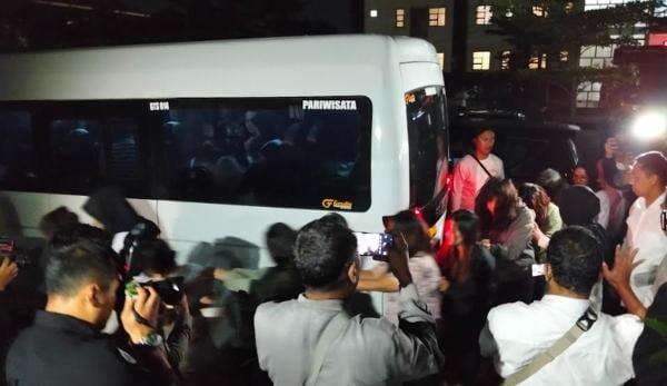 Polisi Bongkar Sindikat Penjualan Bayi ke Singapura, 12 Perempuan Ditangkap! Polisi Bongkar Sindikat Penjualan Bayi ke Singapura, 12 Perempuan Ditangkap!