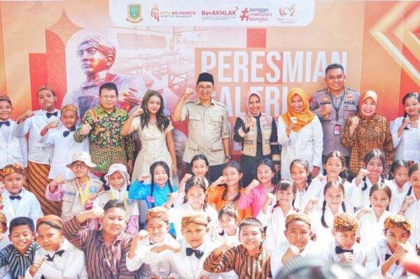 Resmikan Galeri Soekarno Kecil di Mojokerto, Fadli Zon: Upaya Memperkaya Literasi Sejarah Resmikan Galeri Soekarno Kecil di Mojokerto, Fadli Zon: Upaya Memperkaya Literasi Sejarah