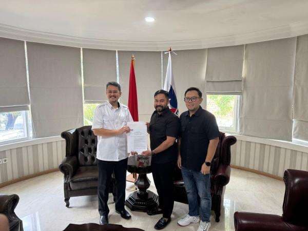 Perindo Bogor Terima SK Definitif, Irfan Niti Sasmita: Perkuat Struktur dan Hadirkan Program Bermanfaat ke Masyarakat Perindo Bogor Terima SK Definitif, Irfan Niti Sasmita: Perkuat Struktur dan Hadirkan Program Bermanfaat ke Masyarakat