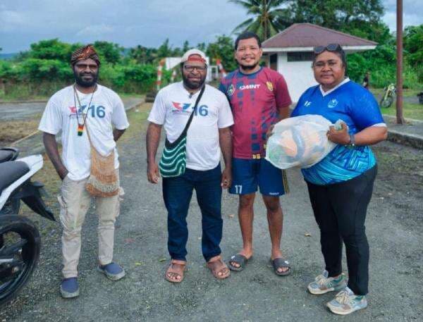 Partai Perindo Papua Tengah Peduli Generasi Muda, Salurkan Bantuan Olahraga di Nabire Timur Partai Perindo Papua Tengah Peduli Generasi Muda, Salurkan Bantuan Olahraga di Nabire Timur