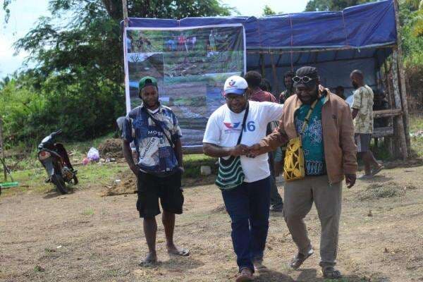Perindo Papua Tengah Salurkan Bantuan Olahraga untuk Mahasiswa Simapitowa di Jayapura Perindo Papua Tengah Salurkan Bantuan Olahraga untuk Mahasiswa Simapitowa di Jayapura
