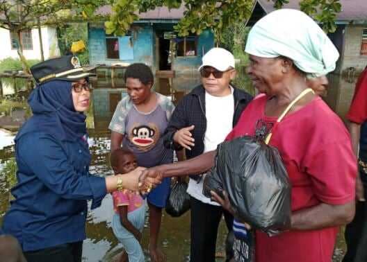 Legislator Partai Perindo Mimika Rampeani Rachman Bantu Korban Banjir dan Soroti Masalah Malaria Legislator Partai Perindo Mimika Rampeani Rachman Bantu Korban Banjir dan Soroti Masalah Malaria