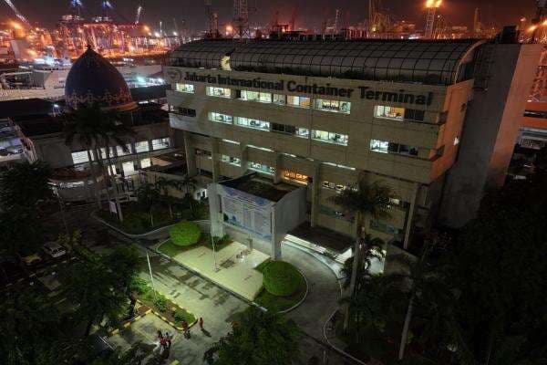 Peringati Earth Hour 2025, JICT Padamkan Lampu selama Satu Jam Peringati Earth Hour 2025, JICT Padamkan Lampu selama Satu Jam