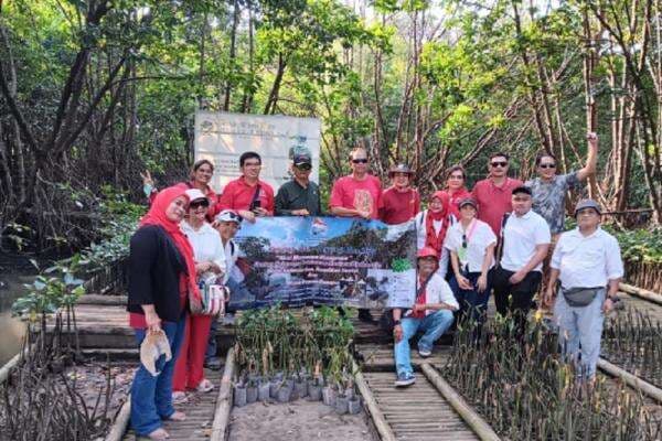 Peringati HUT Ke-80 RI, IKPNI Gelar Penanaman Mangrove di Angke-Kapuk Peringati HUT Ke-80 RI, IKPNI Gelar Penanaman Mangrove di Angke-Kapuk