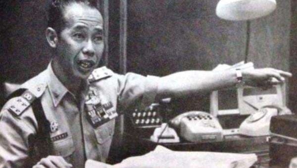 Peristiwa 14 Juli: Jenderal Hoegeng Tutup Usia Peristiwa 14 Juli: Jenderal Hoegeng Tutup Usia