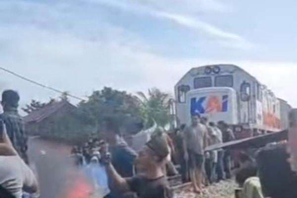 Perjalanan KA di Batubara Sumut Dihadang Warga, Ini Reaksi KAI Perjalanan KA di Batubara Sumut Dihadang Warga, Ini Reaksi KAI